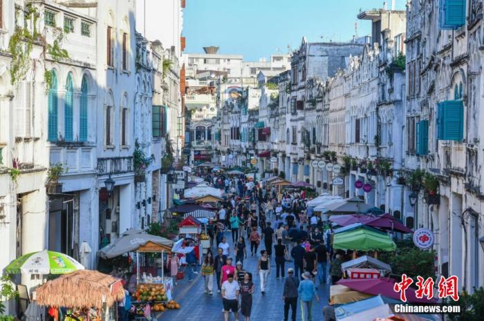 資料圖：圖為?？隍T樓老街游客如織。 <a target='_blank' href='/' >中新網(wǎng)</a>記者 駱云飛 攝