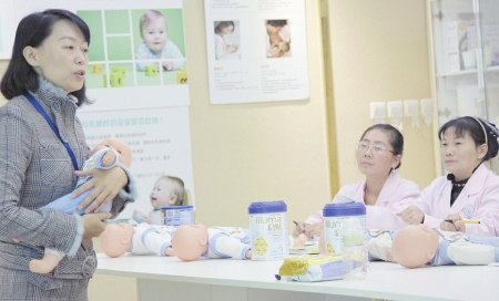 80后大學(xué)老師“煉”成月嫂 身價(jià)3萬