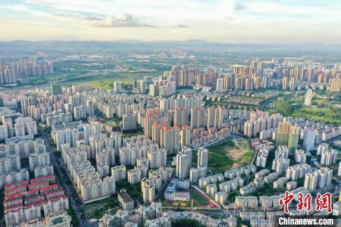 資料圖：航拍樓盤(pán)林立。 陳冠言 攝