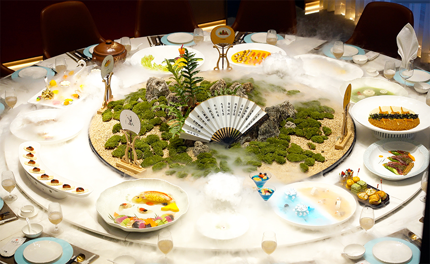 大觀樓長(zhǎng)聯(lián)宴。 大觀樓長(zhǎng)聯(lián)宴。