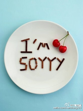 文章微博回應(yīng)“火鍋店包房?jī)?nèi)抽煙”一事:接受批評(píng)