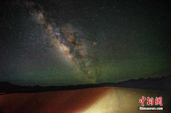 圖為6月20日晚，高原銀河風(fēng)光。曹枝清 攝